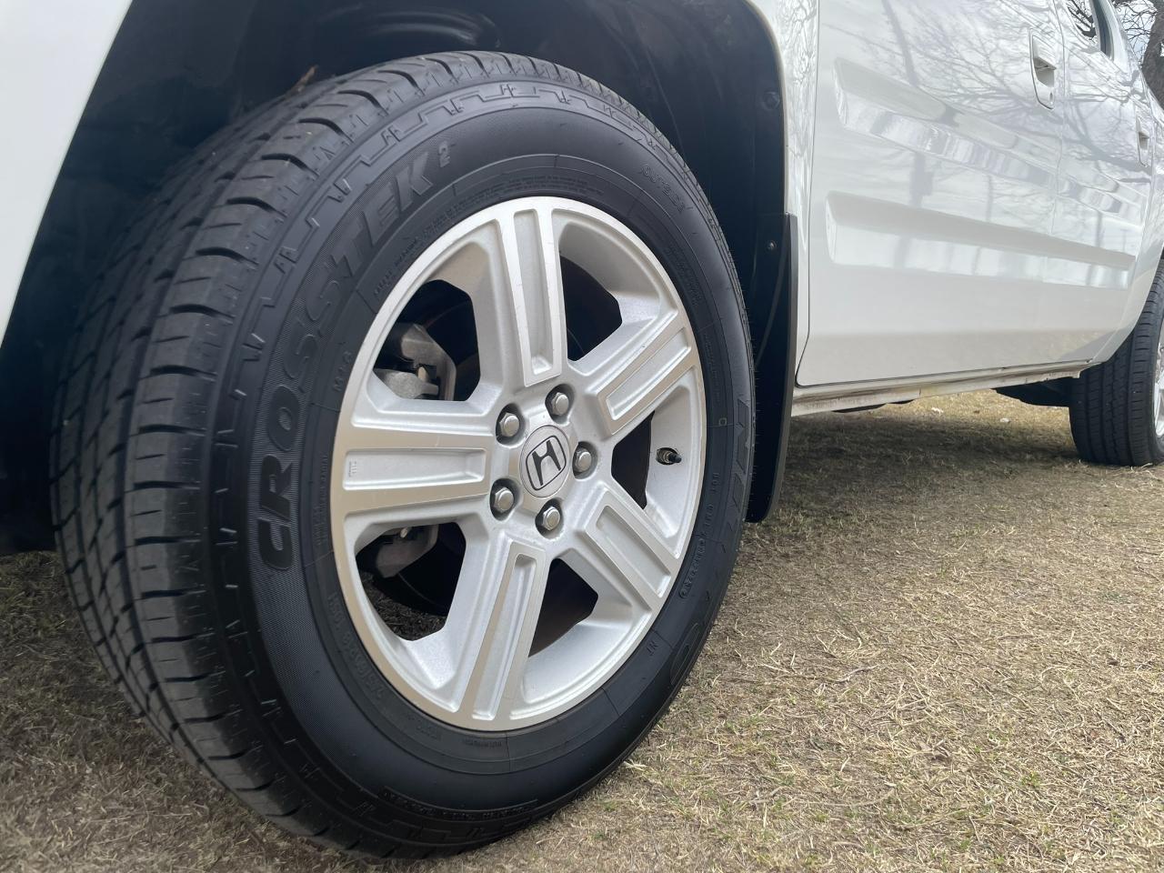 Honda Ridgeline RTL AT with MOONROOF 2011