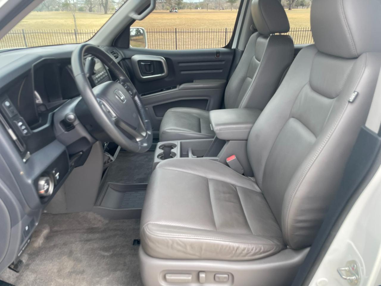 Honda Ridgeline RTL AT with MOONROOF 2011