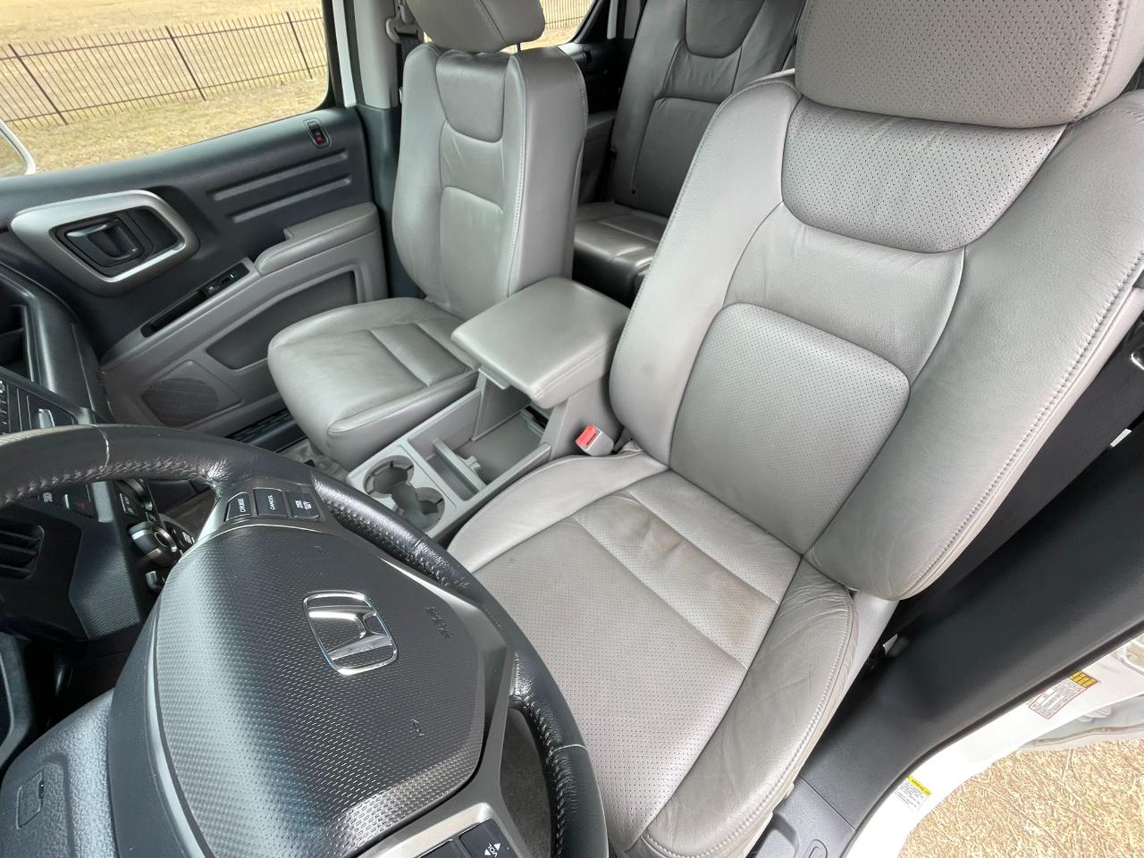 Honda Ridgeline RTL AT with MOONROOF 2011