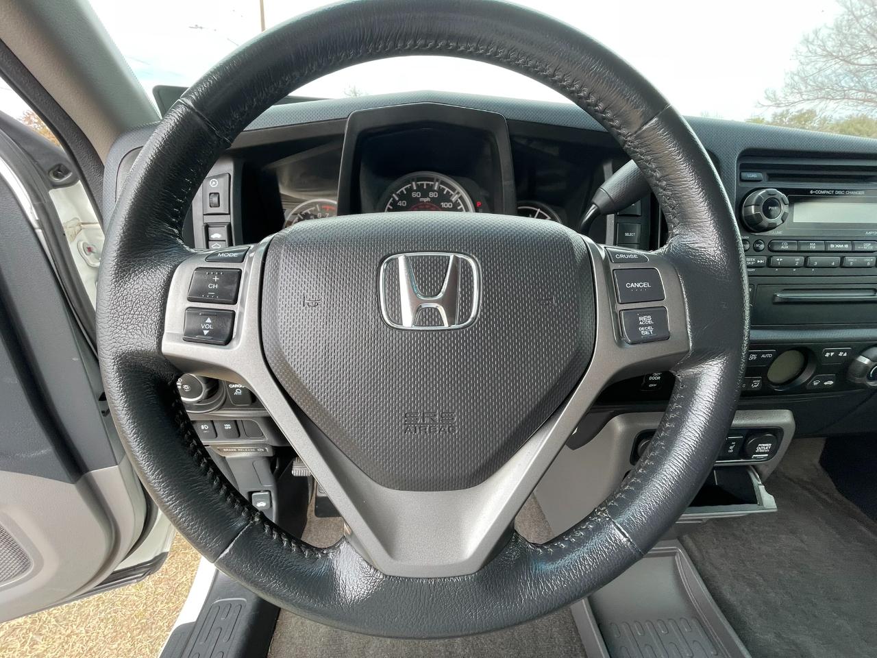 Honda Ridgeline RTL AT with MOONROOF 2011