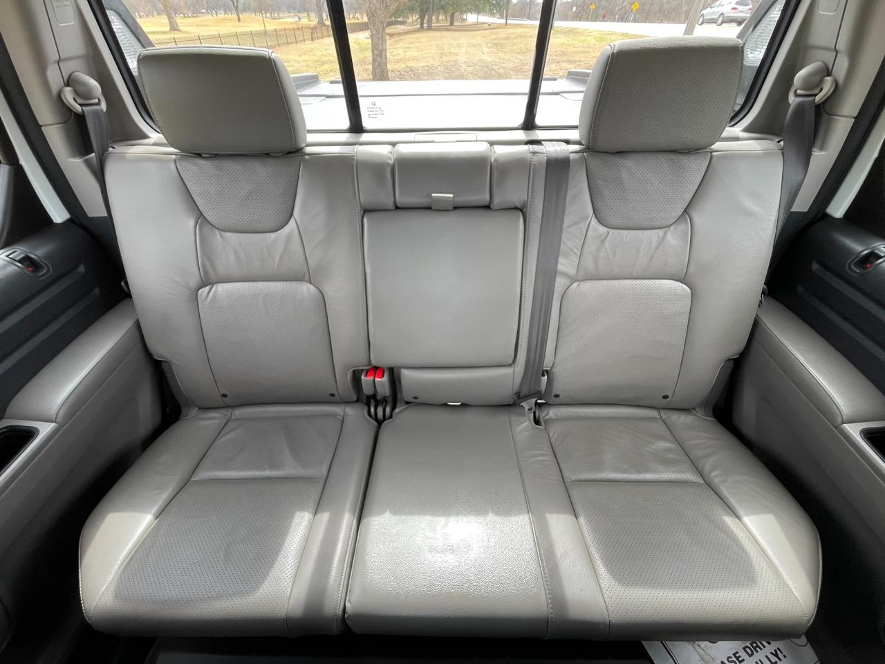 Honda Ridgeline RTL AT with MOONROOF 2011