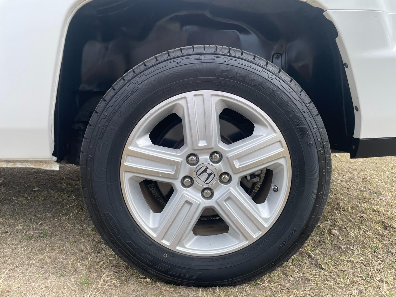 Honda Ridgeline RTL AT with MOONROOF 2011