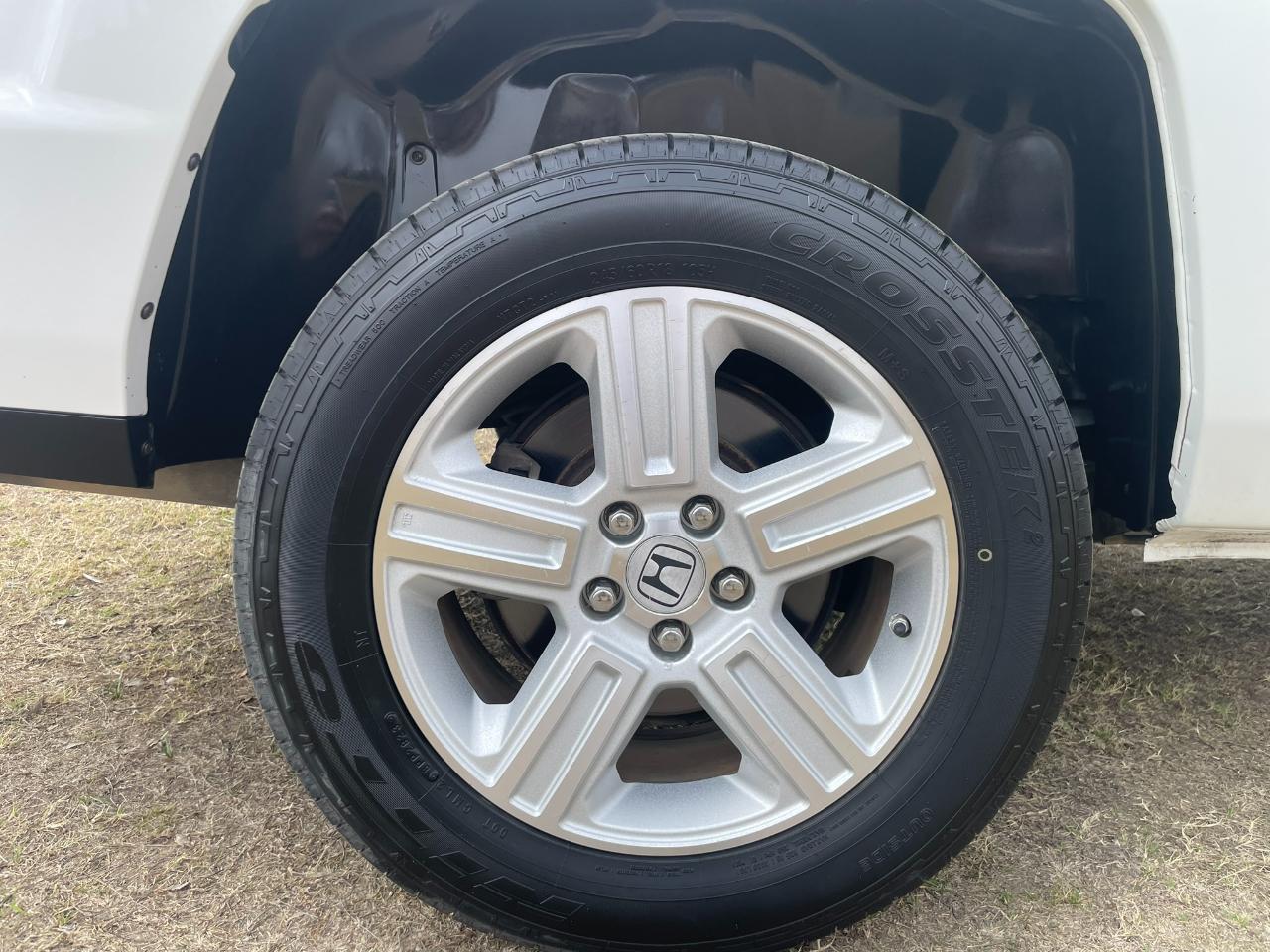 Honda Ridgeline RTL AT with MOONROOF 2011