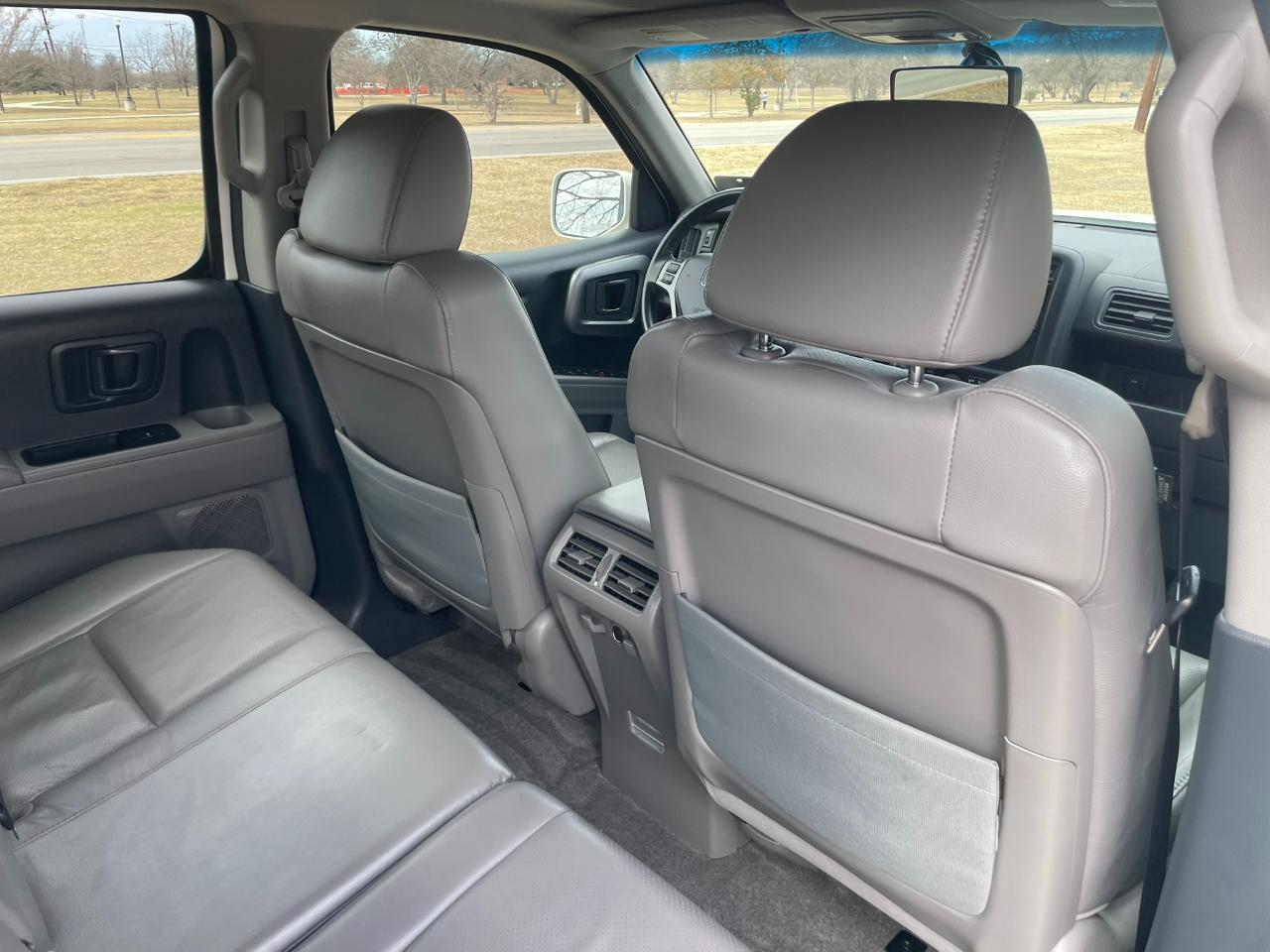 Honda Ridgeline RTL AT with MOONROOF 2011