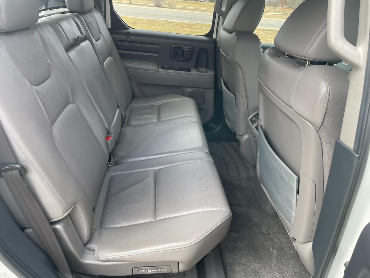 Honda Ridgeline RTL AT with MOONROOF 2011