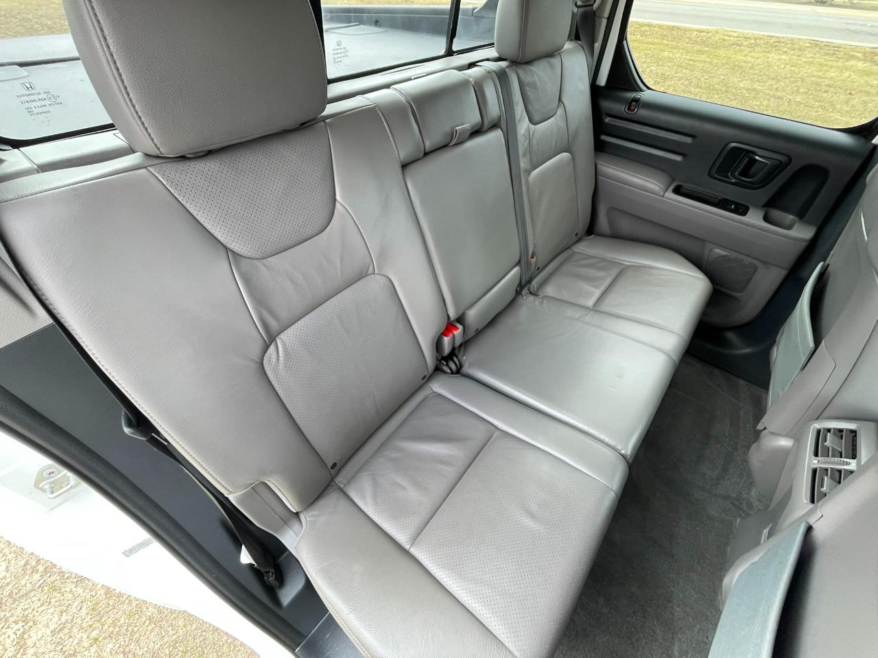 Honda Ridgeline RTL AT with MOONROOF 2011