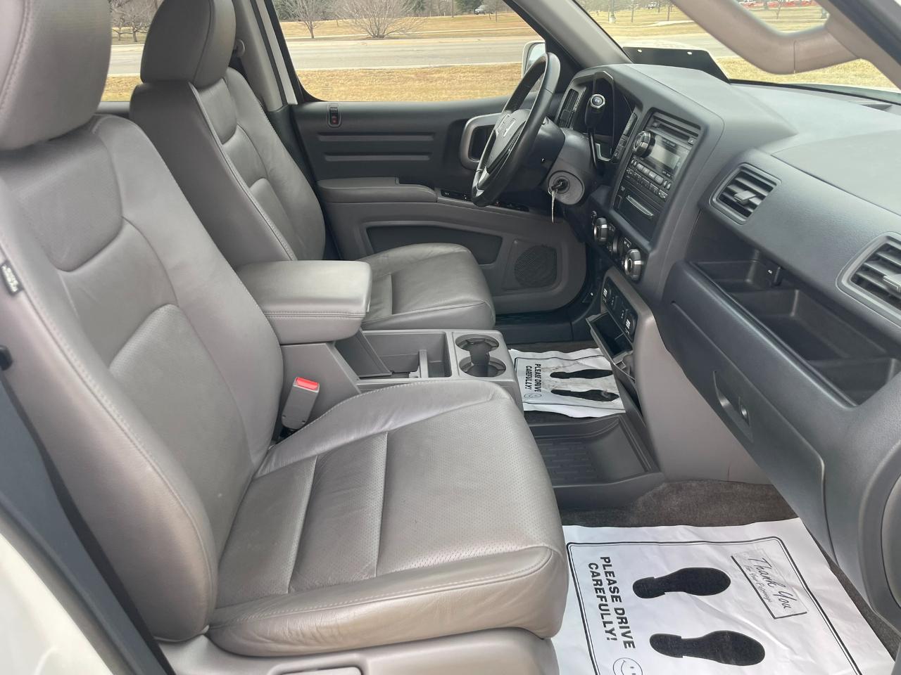 Honda Ridgeline RTL AT with MOONROOF 2011