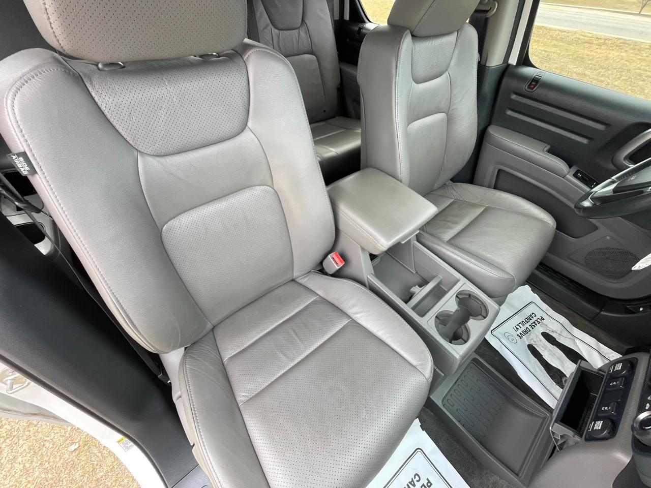 Honda Ridgeline RTL AT with MOONROOF 2011