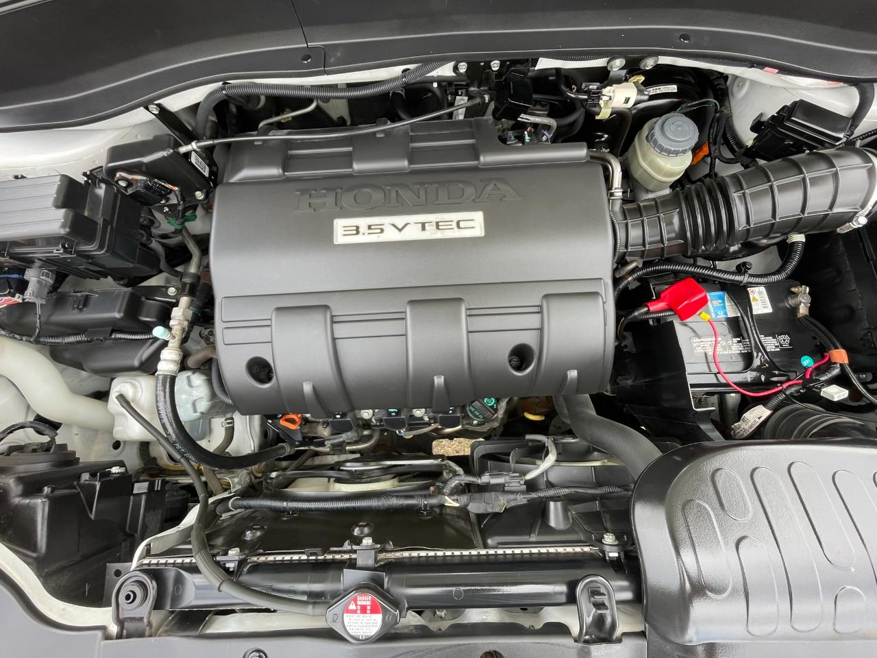 Honda Ridgeline RTL AT with MOONROOF 2011