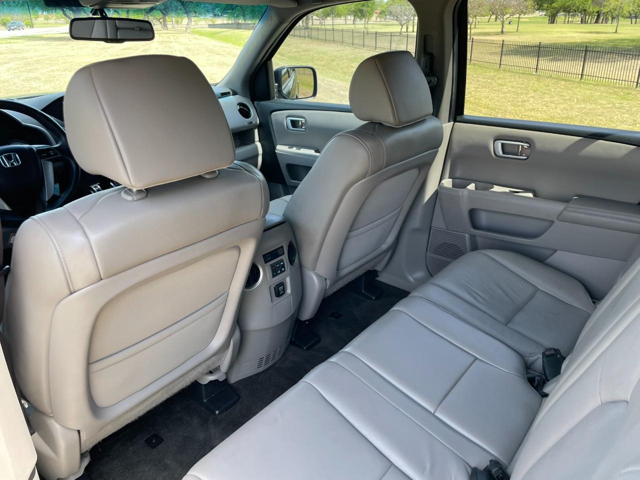 Honda Pilot EX-L 2WD 5-Spd AT with Navigation 2012