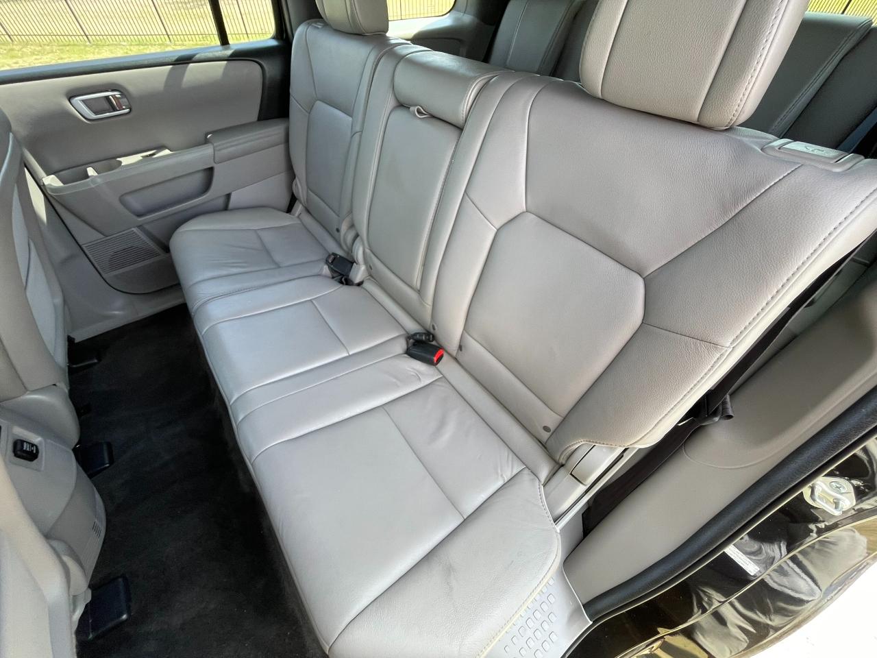 Honda Pilot EX-L 2WD 5-Spd AT with Navigation 2012