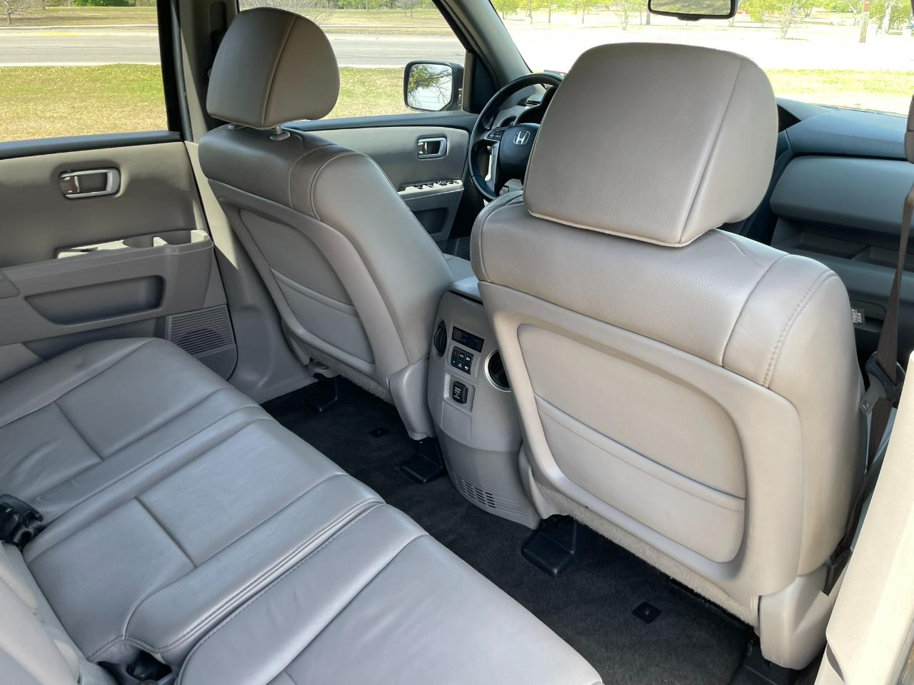 Honda Pilot EX-L 2WD 5-Spd AT with Navigation 2012