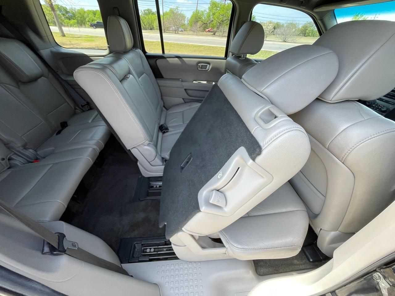 Honda Pilot EX-L 2WD 5-Spd AT with Navigation 2012