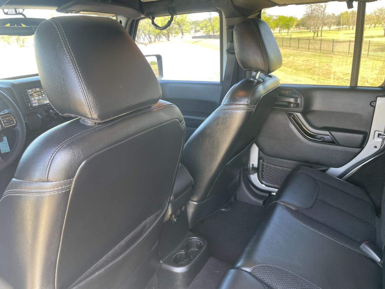 Jeep Wrangler Unlimited Sahara 4WD 2017