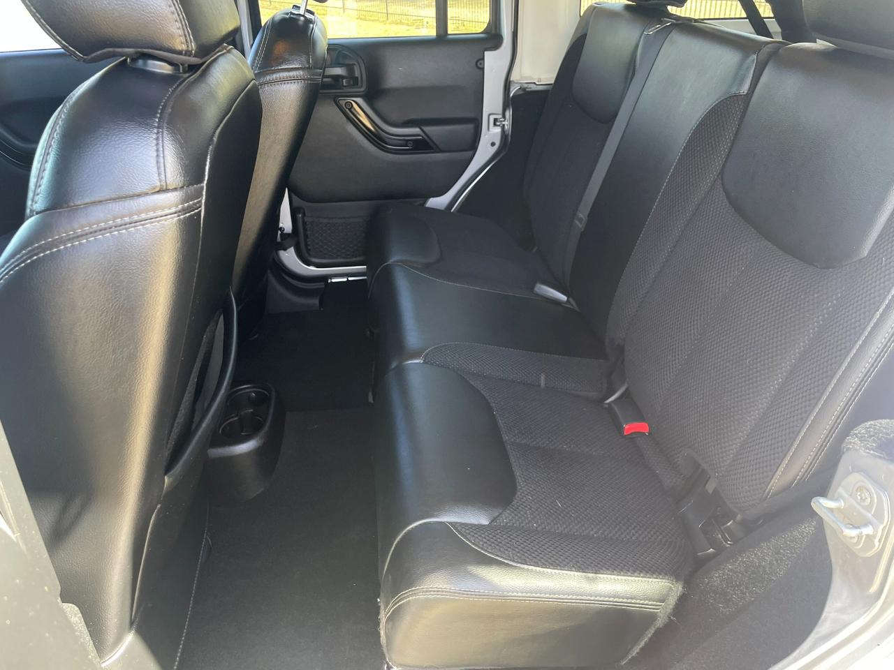 Jeep Wrangler Unlimited Sahara 4WD 2017