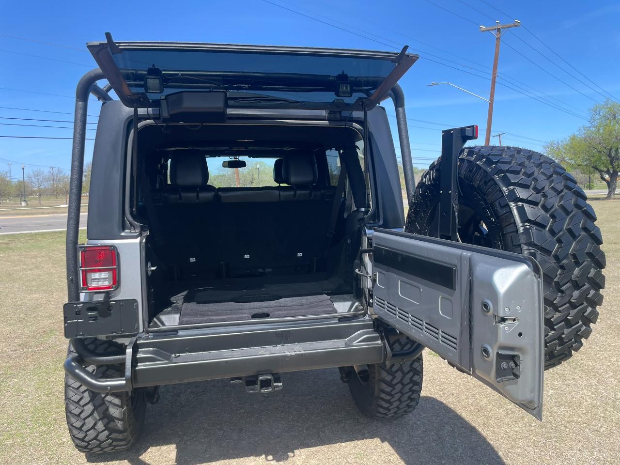 Jeep Wrangler Unlimited Sahara 4WD 2017