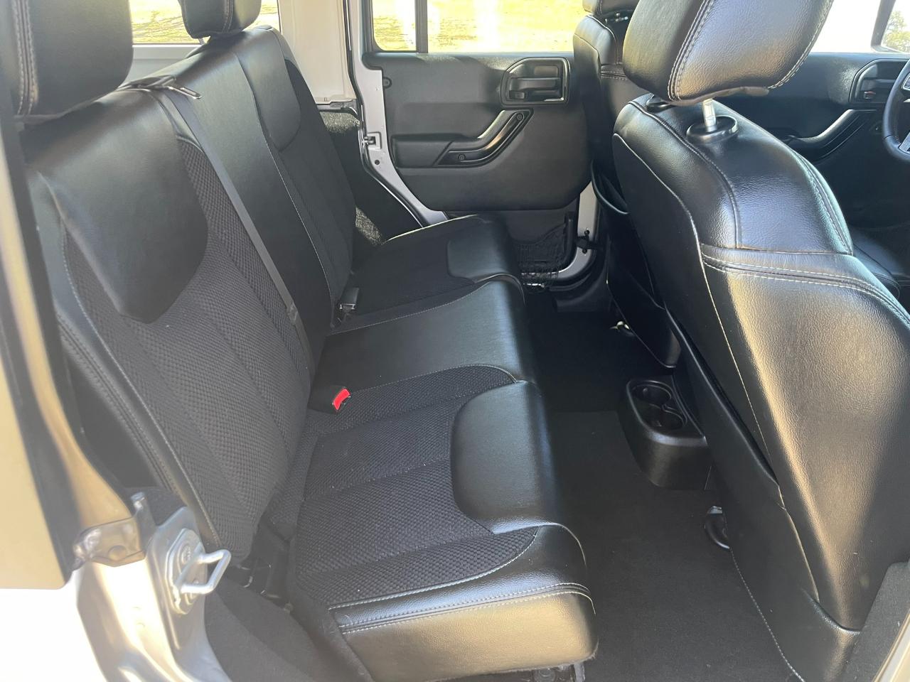 Jeep Wrangler Unlimited Sahara 4WD 2017