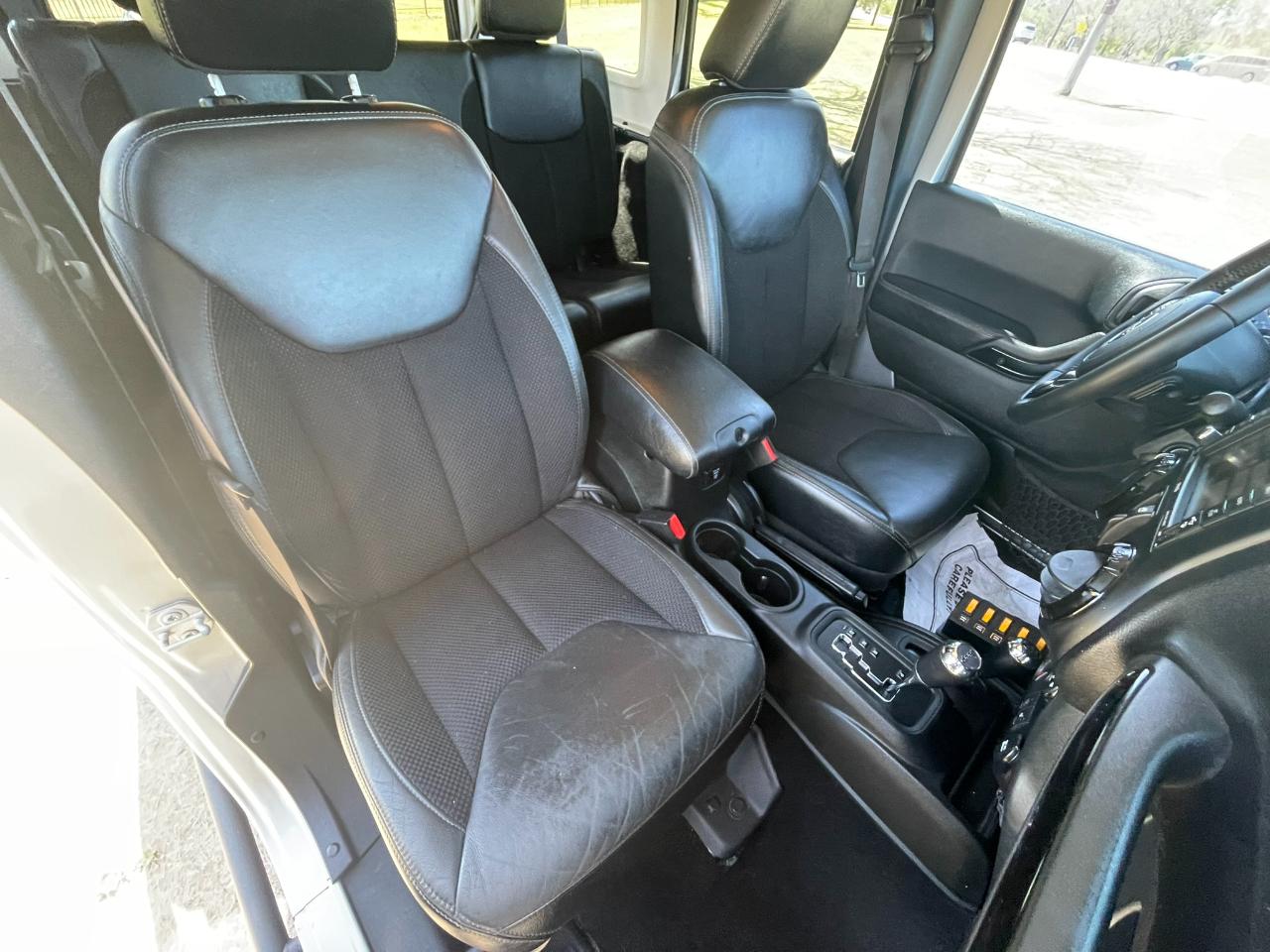 Jeep Wrangler Unlimited Sahara 4WD 2017