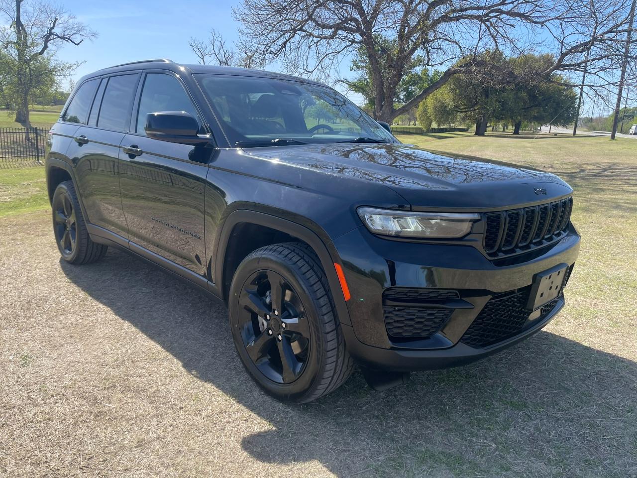 Jeep Grand Cherokee Laredo 4WD 2023