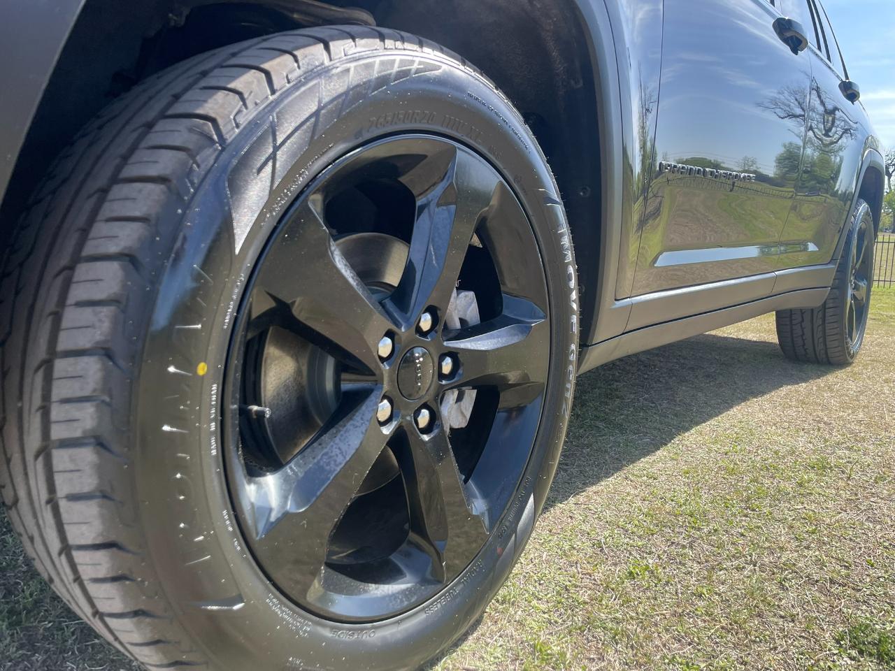 Jeep Grand Cherokee Laredo 4WD 2023