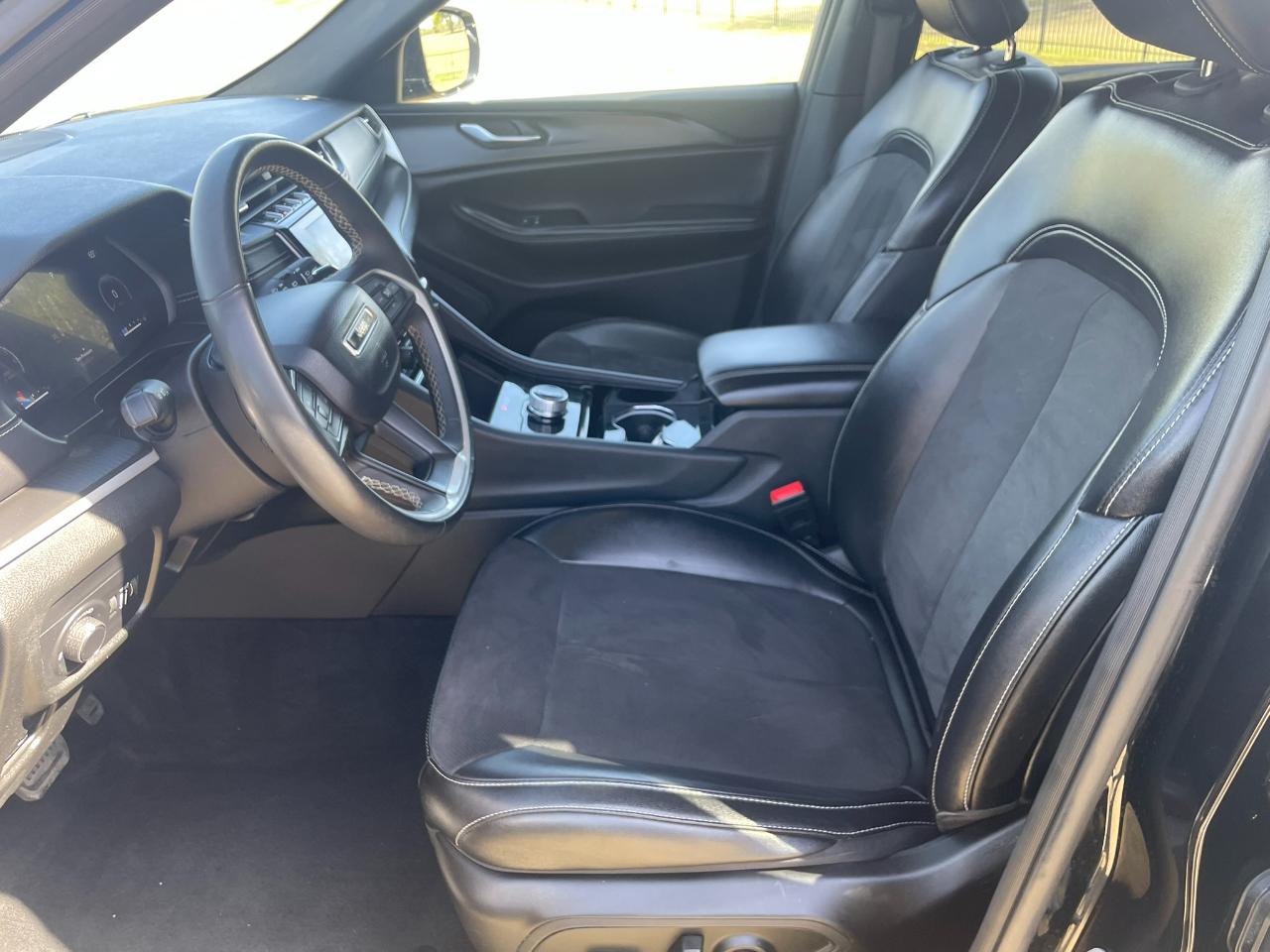 Jeep Grand Cherokee Laredo 4WD 2023