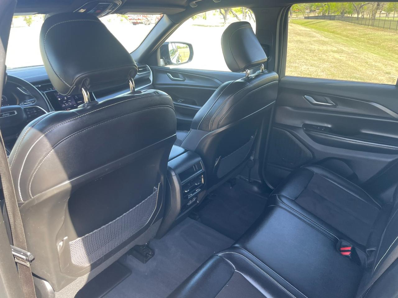 Jeep Grand Cherokee Laredo 4WD 2023