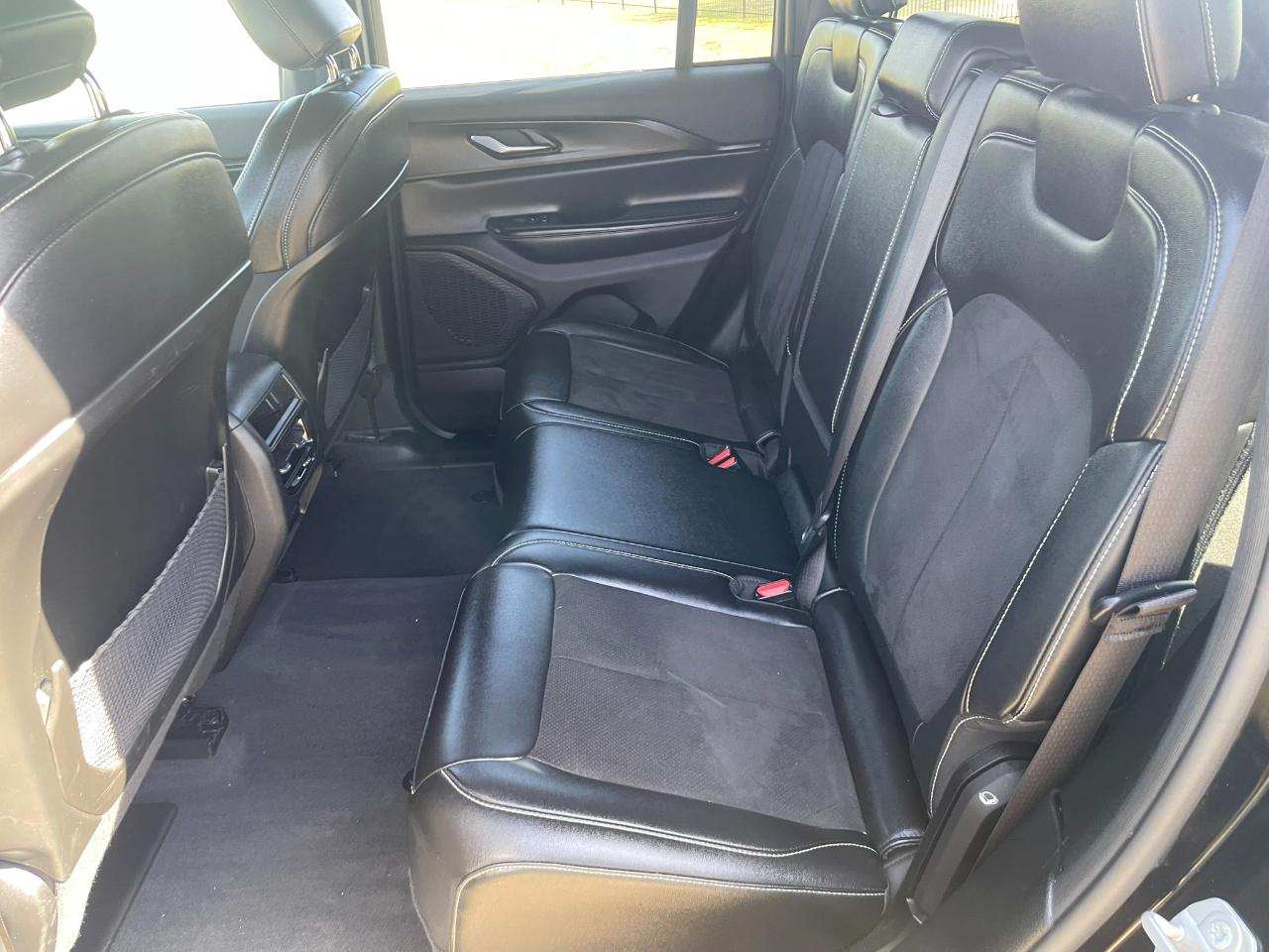 Jeep Grand Cherokee Laredo 4WD 2023