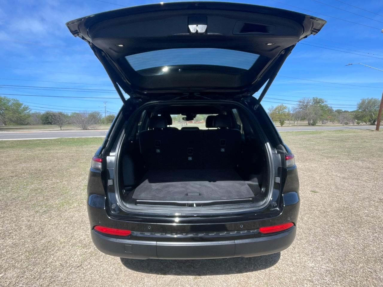 Jeep Grand Cherokee Laredo 4WD 2023