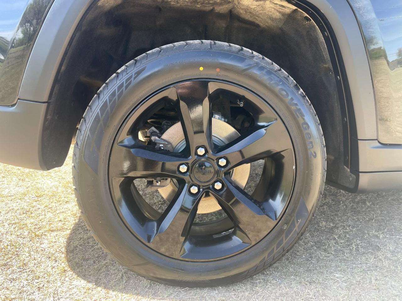 Jeep Grand Cherokee Laredo 4WD 2023