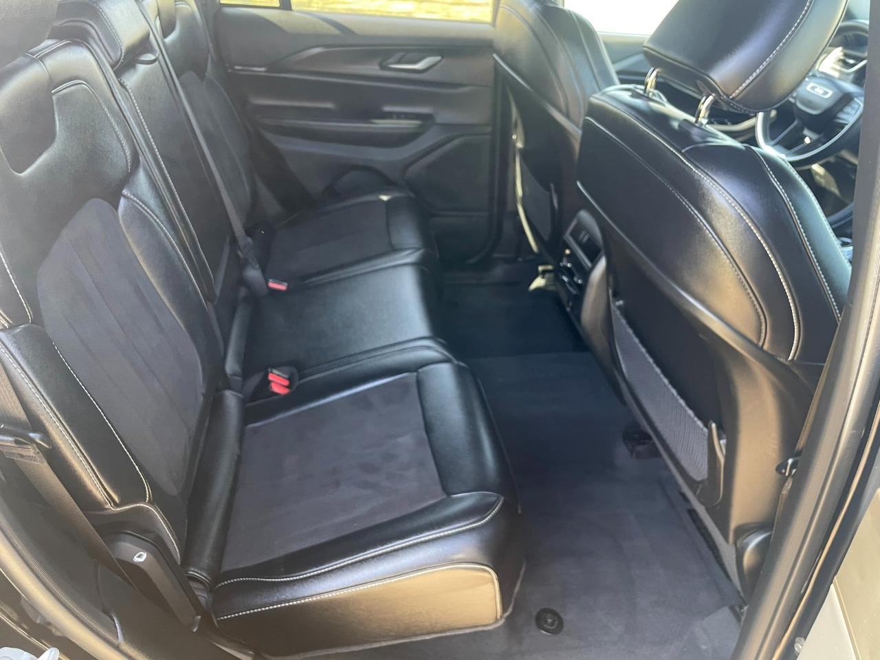 Jeep Grand Cherokee Laredo 4WD 2023