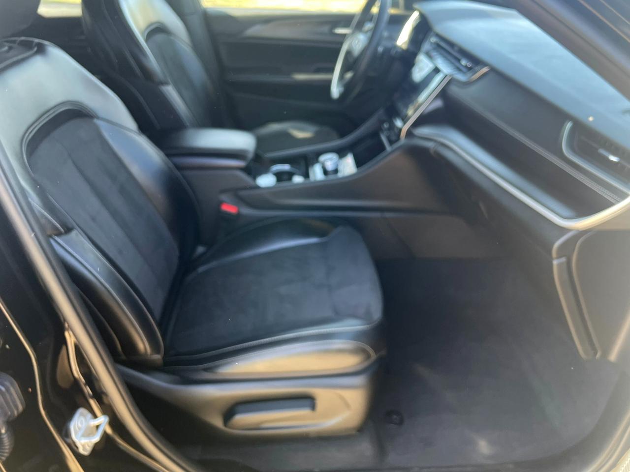 Jeep Grand Cherokee Laredo 4WD 2023