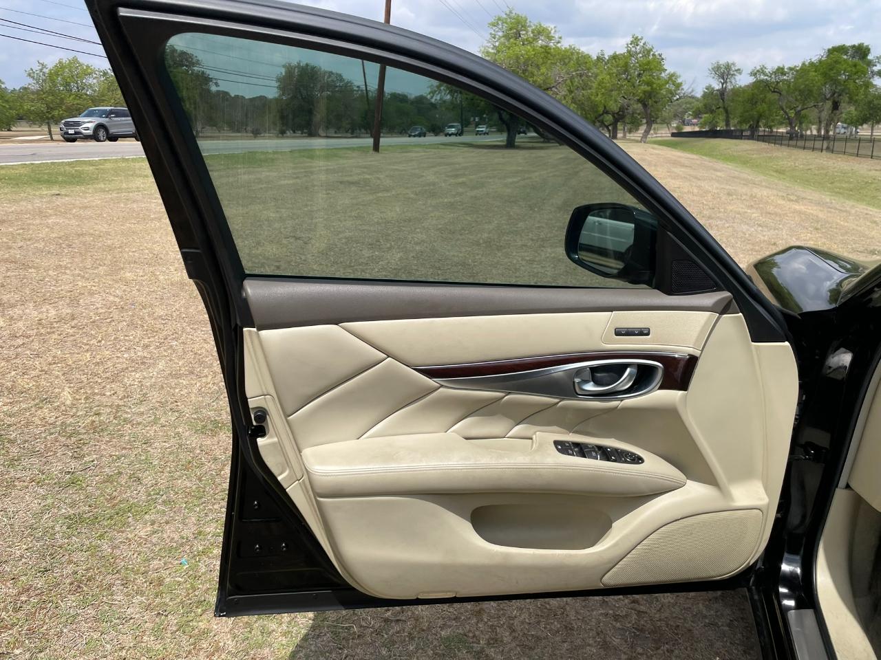 Infiniti Q70 37 2015