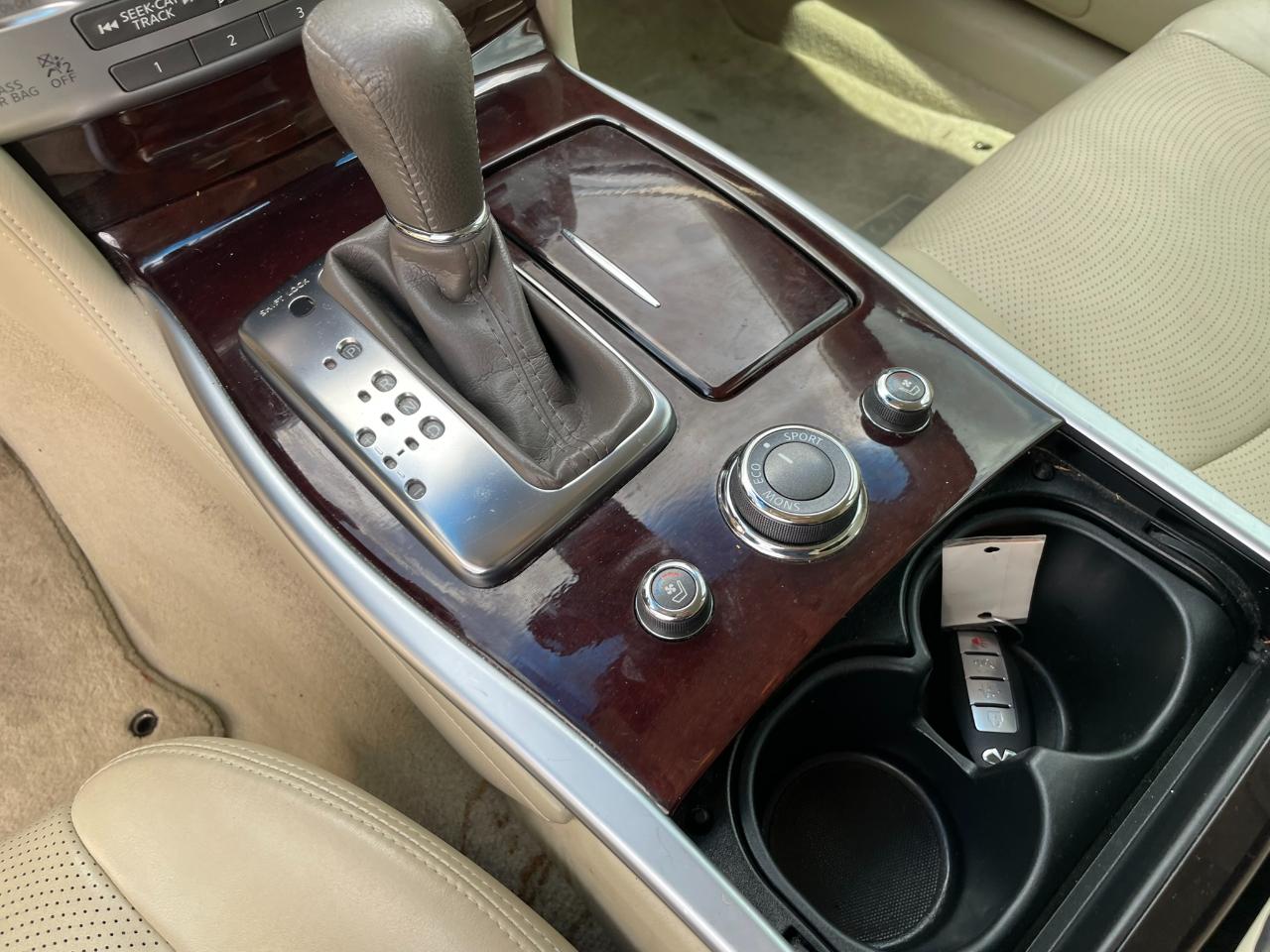 Infiniti Q70 37 2015