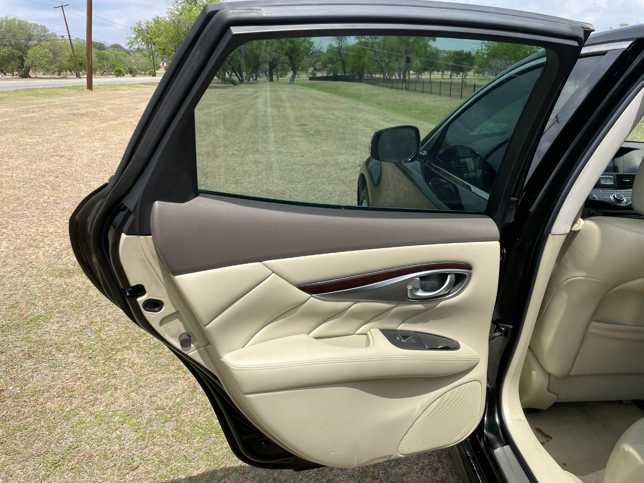 Infiniti Q70 37 2015