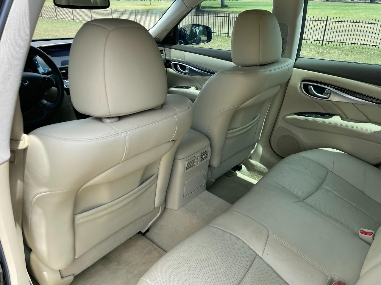 Infiniti Q70 37 2015