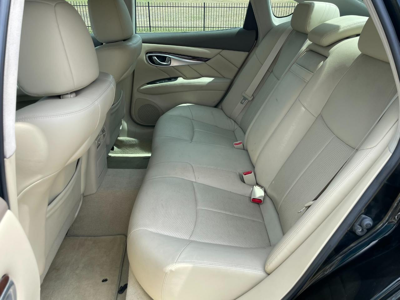 Infiniti Q70 37 2015