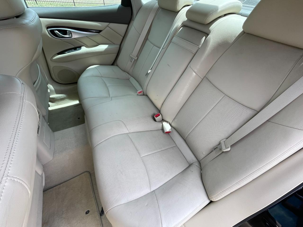 Infiniti Q70 37 2015