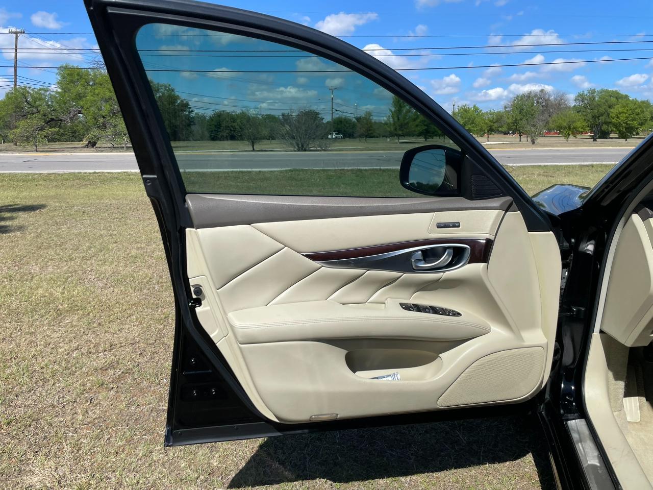 Infiniti Q70 37 2015