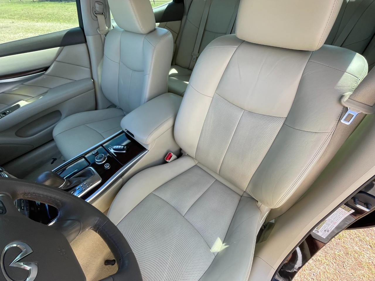 Infiniti Q70 37 2015