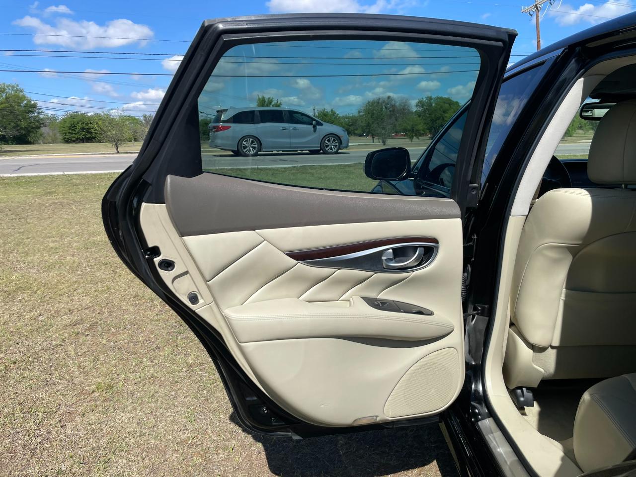 Infiniti Q70 37 2015