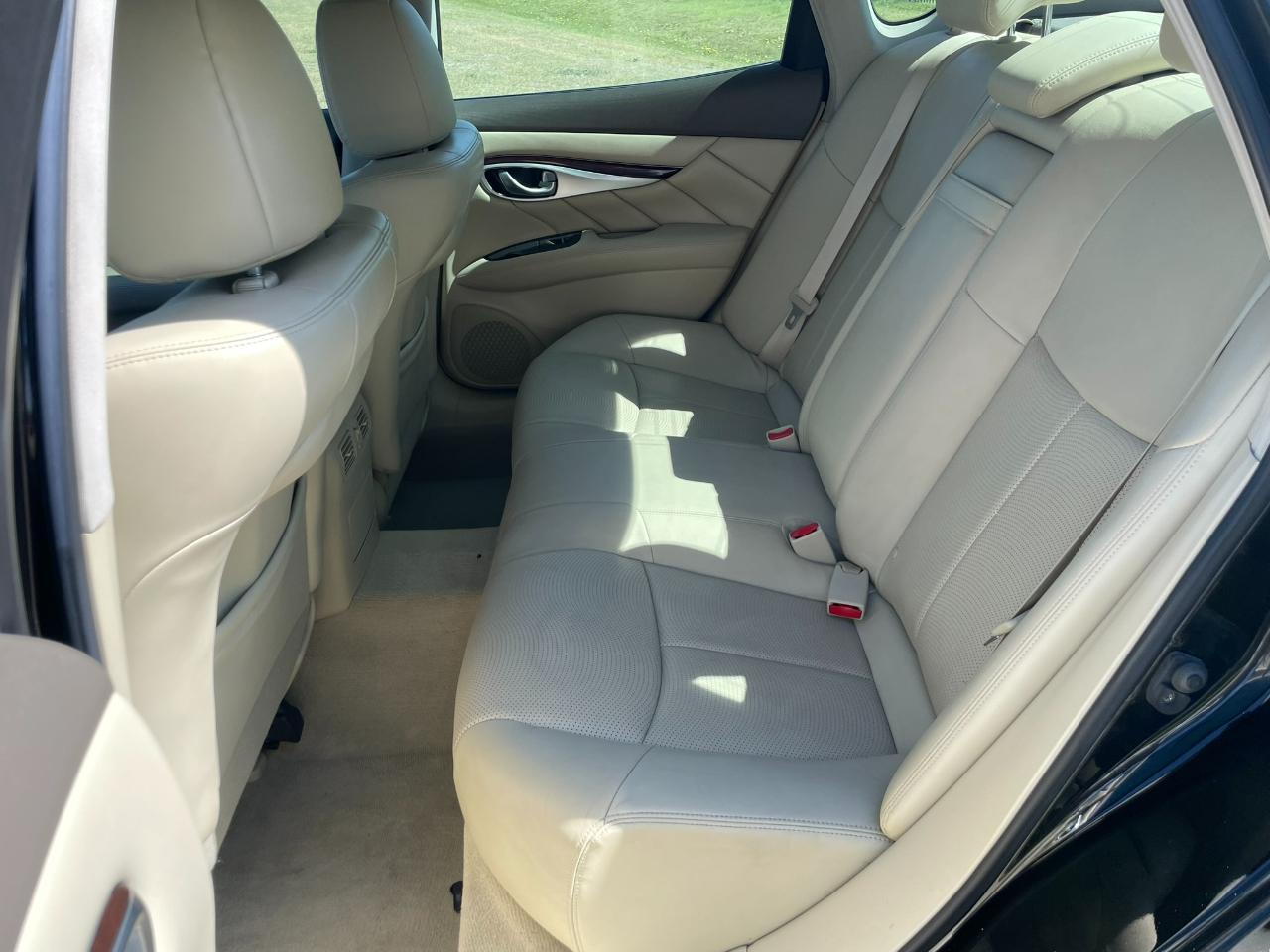 Infiniti Q70 37 2015