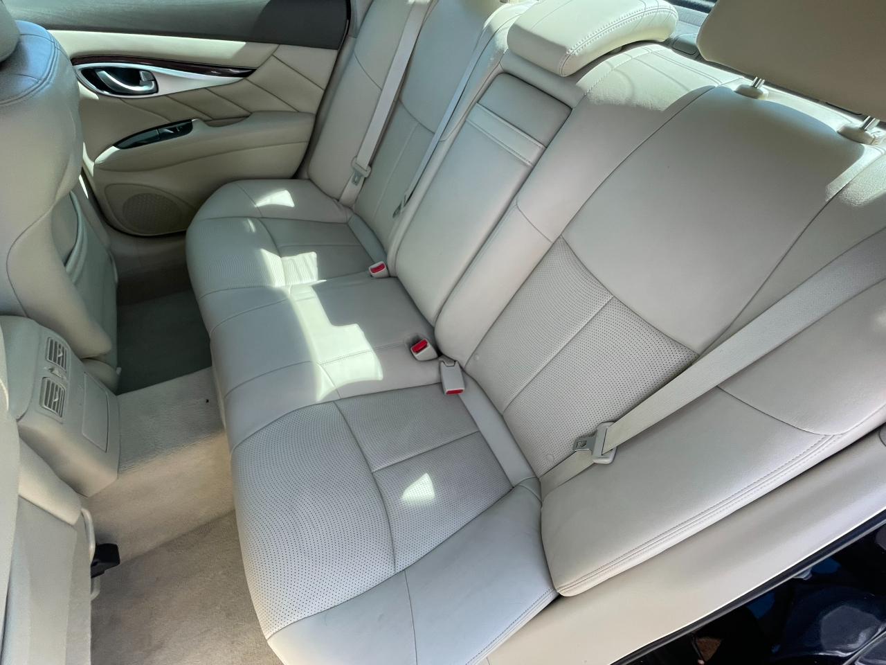 Infiniti Q70 37 2015