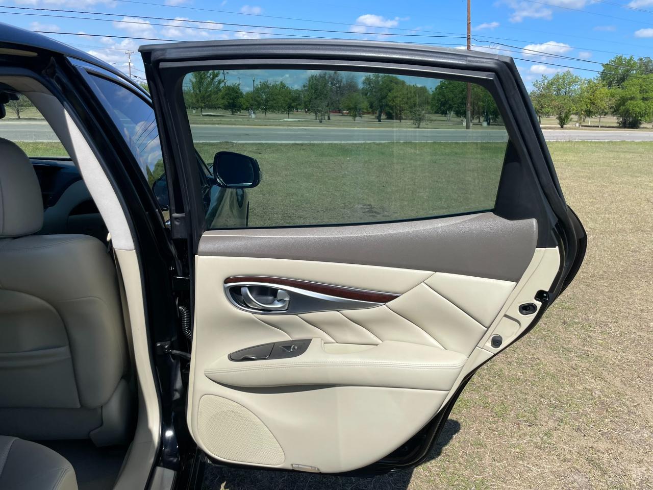 Infiniti Q70 37 2015