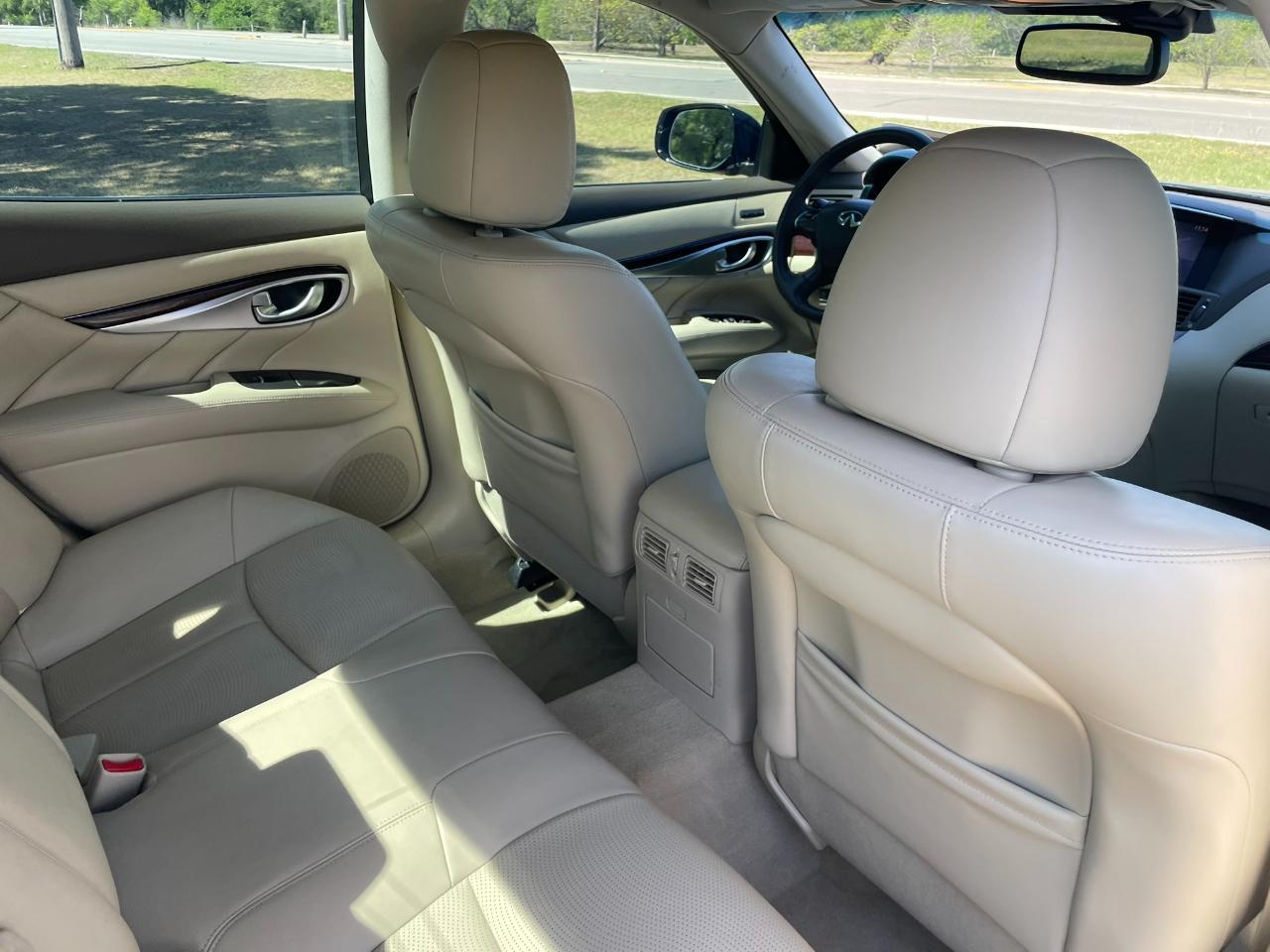 Infiniti Q70 37 2015