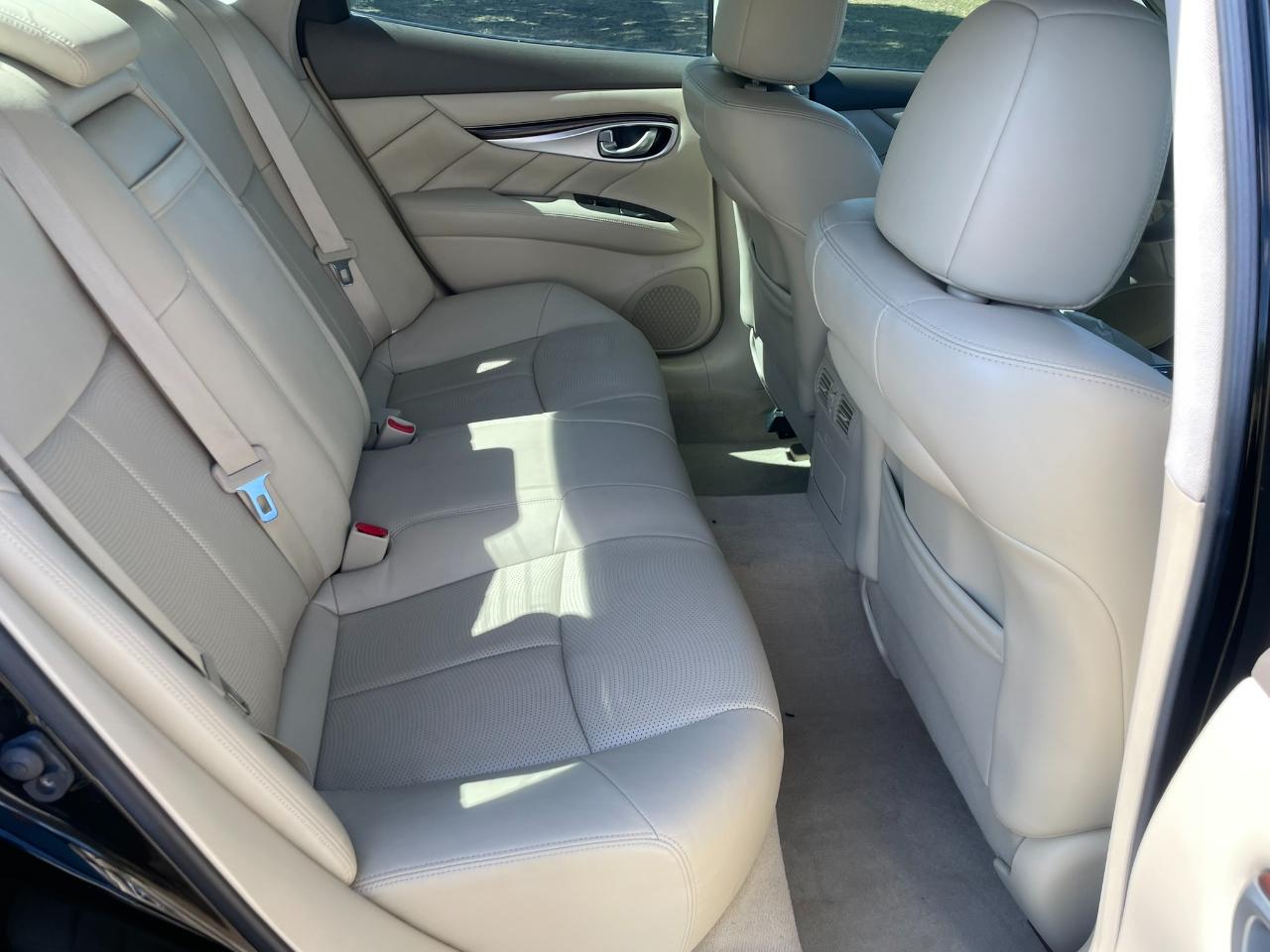 Infiniti Q70 37 2015