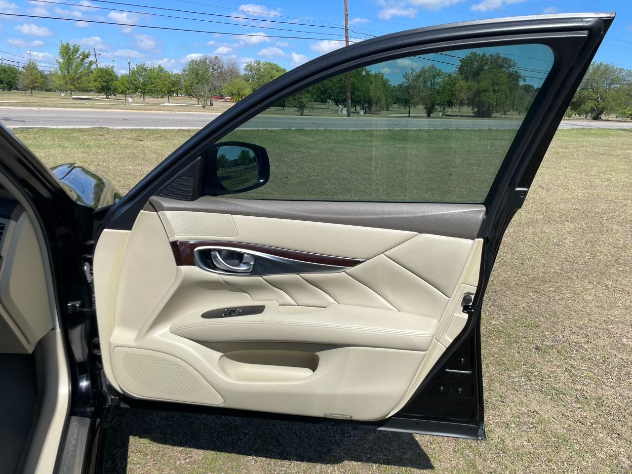 Infiniti Q70 37 2015