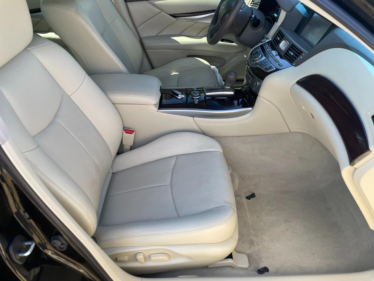 Infiniti Q70 37 2015