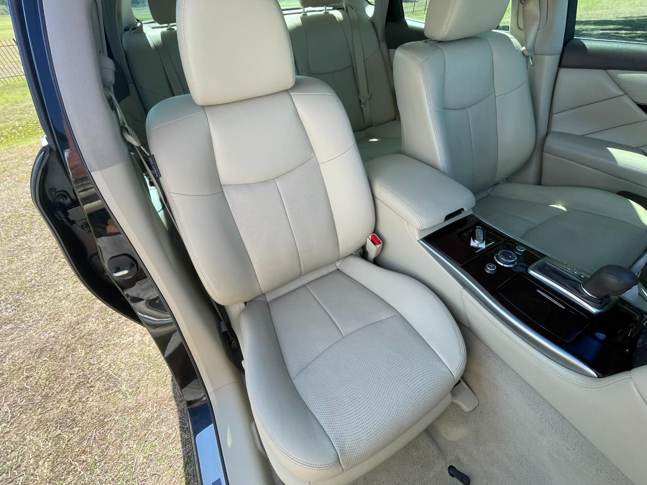 Infiniti Q70 37 2015