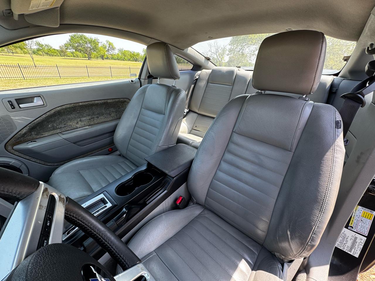 Ford Mustang GT Deluxe Coupe 2008