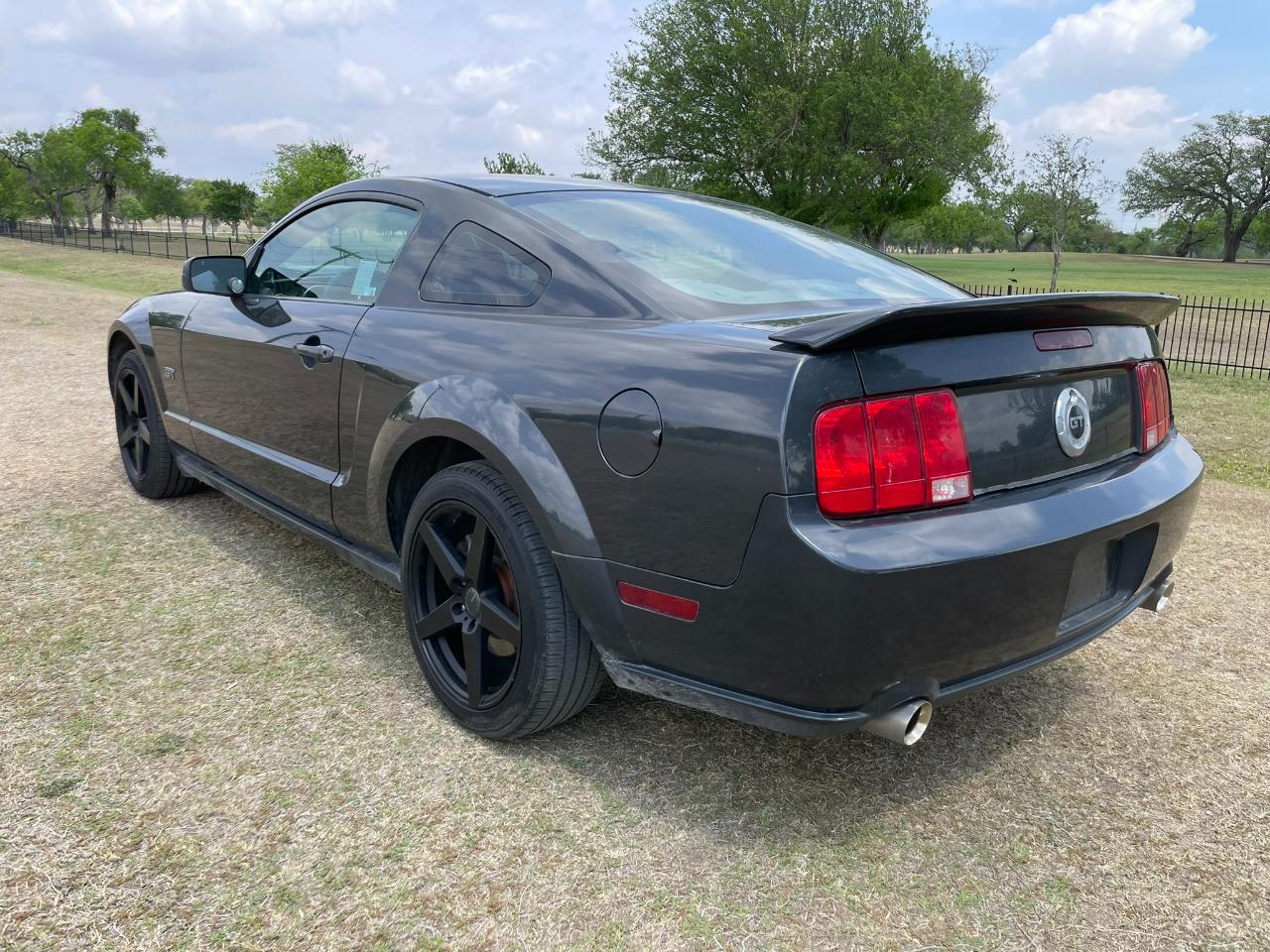 Ford Mustang GT Deluxe Coupe 2008